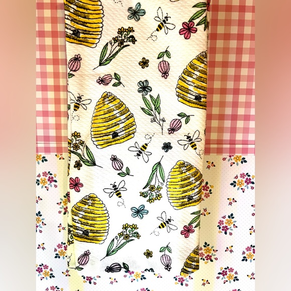 bloom & co Other - Set of 2 Yellow Beehives Textured Kitchen Towels Spring Garden Flowers Bees
